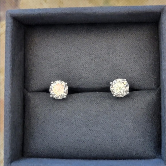 1CT Moissanite Diamond Stud Earrings 18K White Gold Plated S925 Sterling Silver - Picture 2 of 8